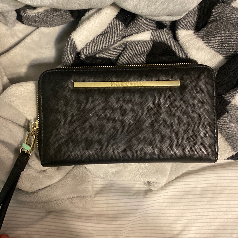 Steve Madden wristlet